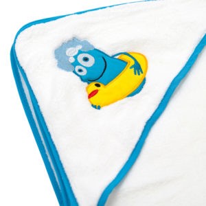 Детское полотенце с уголком, с голубым кантом